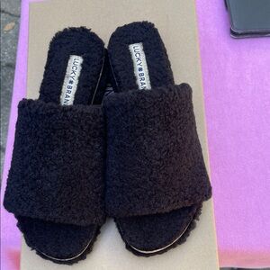 NWOT Lucky Brand Black Plush Slides Size 6M
